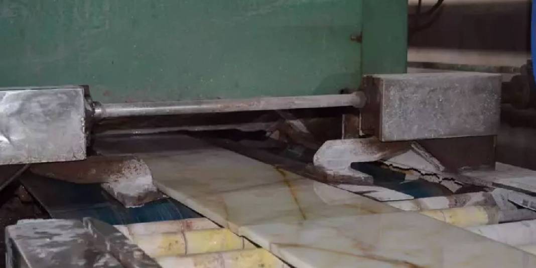 Elazığ’dan çıkarılıyor, tüm dünyaya ihraç ediliyor! Vişne mermeri kendine özgü rengiyle dünya markası haline geldi 8